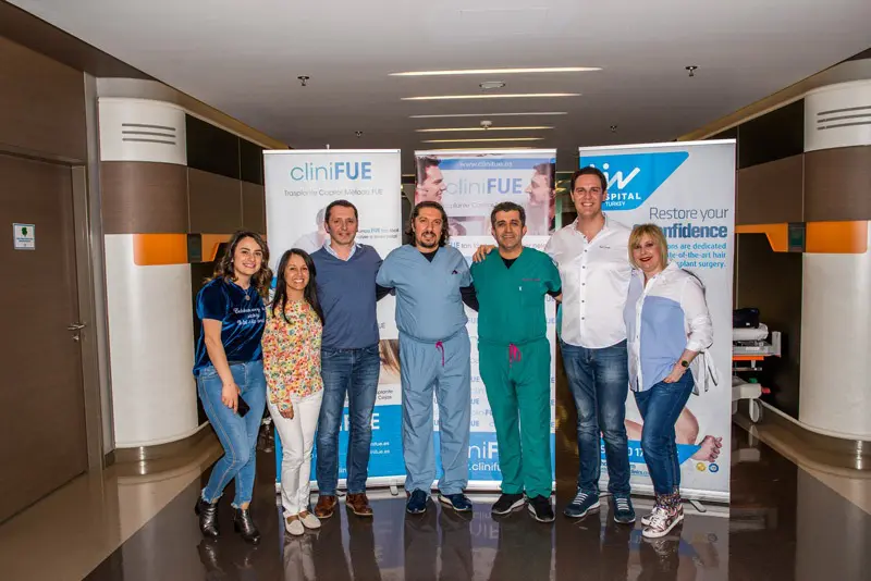 equipo de cliniFUE doctores y asistentes personales en LIV Hospital