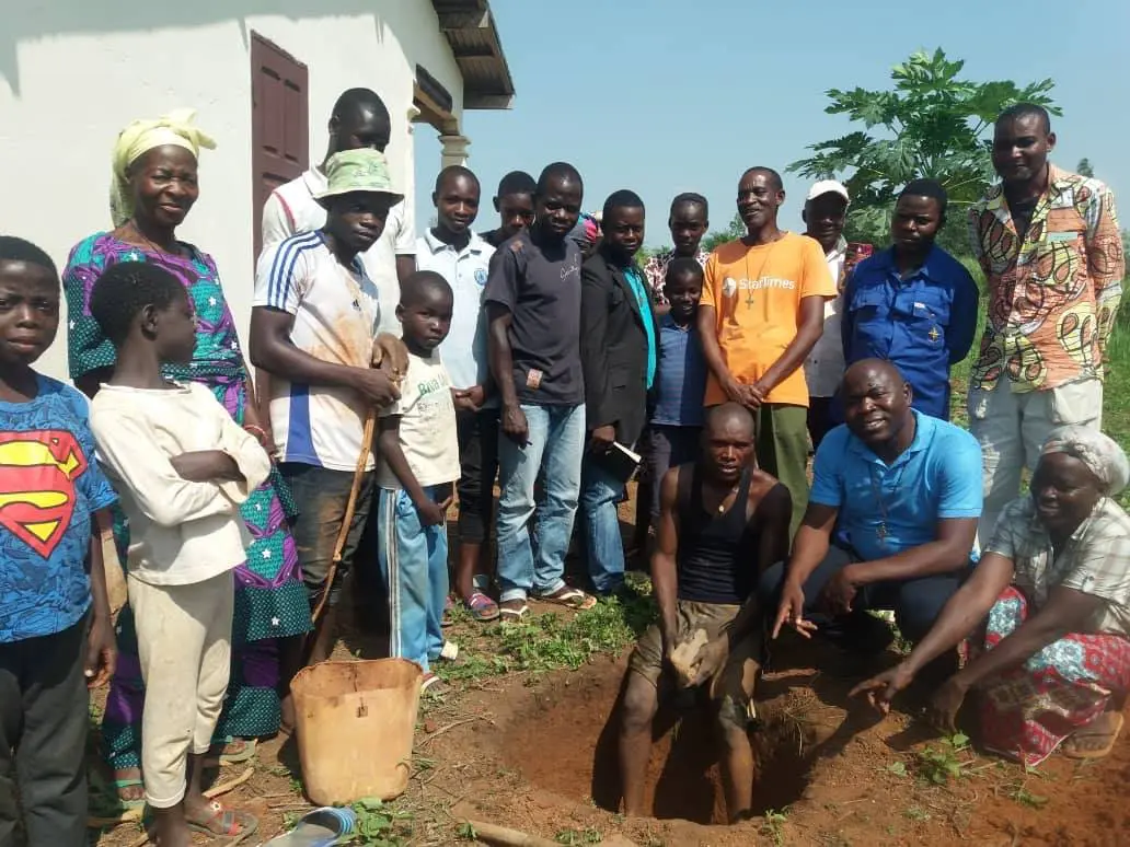 Pozo de agua en Kingoue con cliniFUE