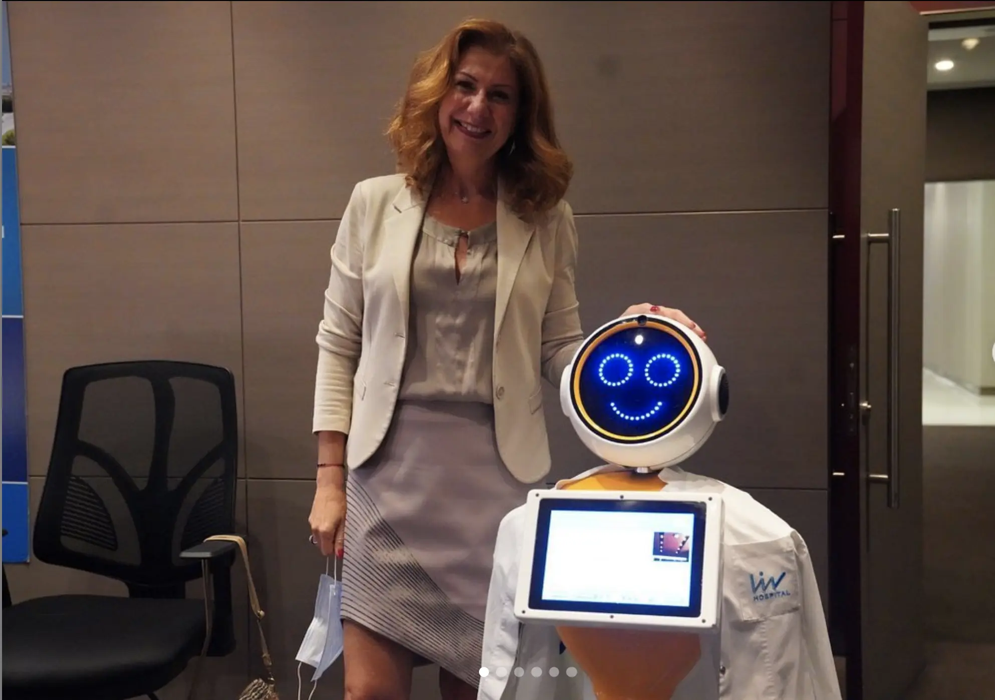 El LIV Hospital innova por el coronavirus con un robot